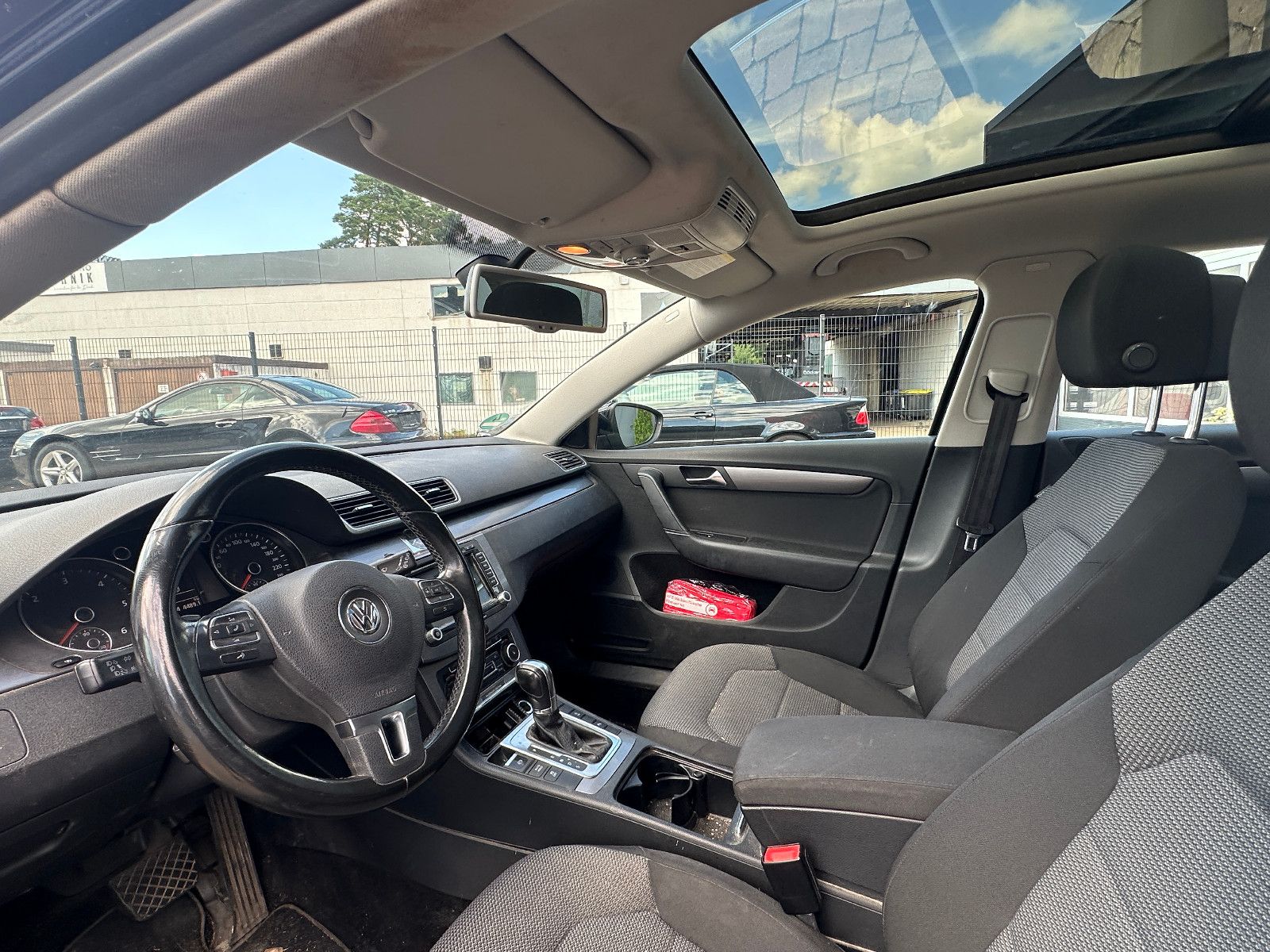Fahrzeugabbildung Volkswagen Passat Comfortline 2.0 140 PS Navi Autom. Pano