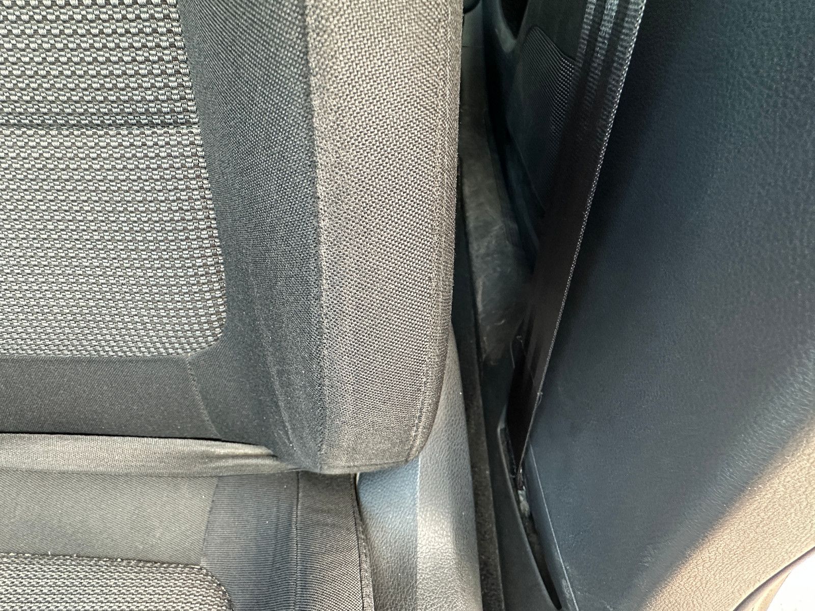 Fahrzeugabbildung Volkswagen Passat Comfortline 2.0 140 PS Navi Autom. Pano