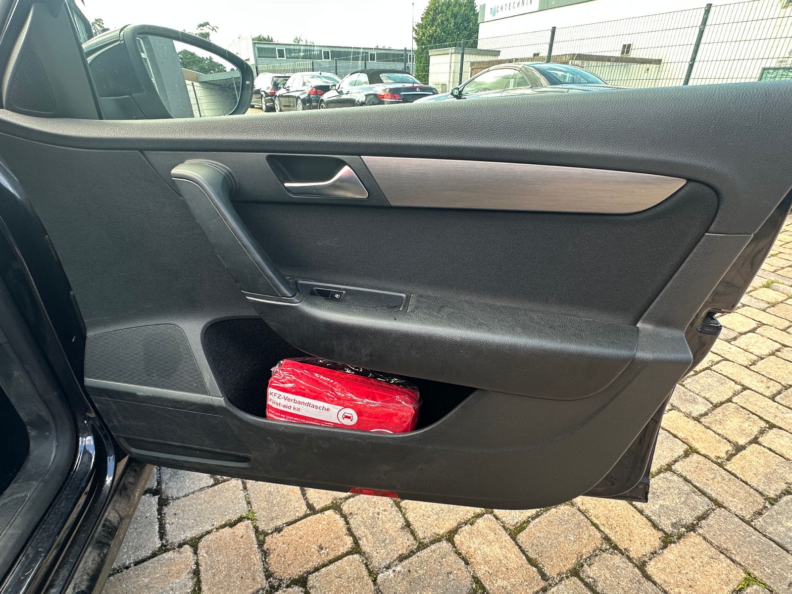 Fahrzeugabbildung Volkswagen Passat Comfortline 2.0 140 PS Navi Autom. Pano
