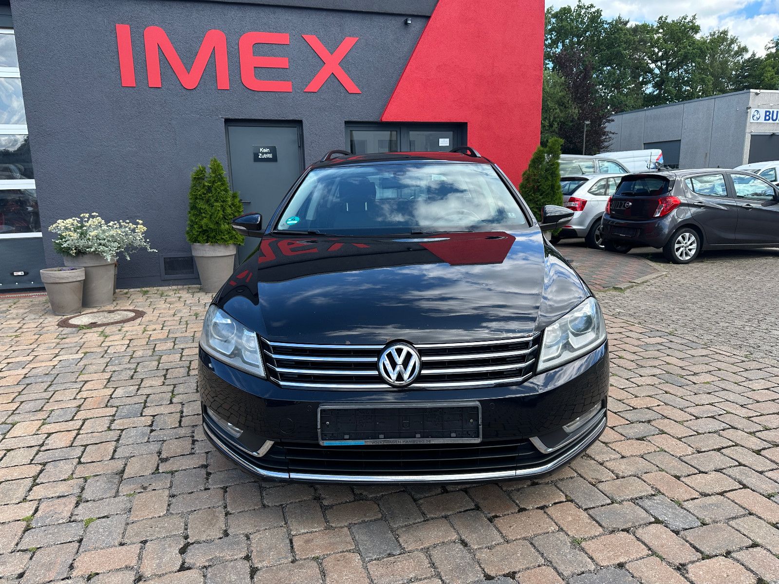 Fahrzeugabbildung Volkswagen Passat Comfortline 2.0 140 PS Navi Autom. Pano