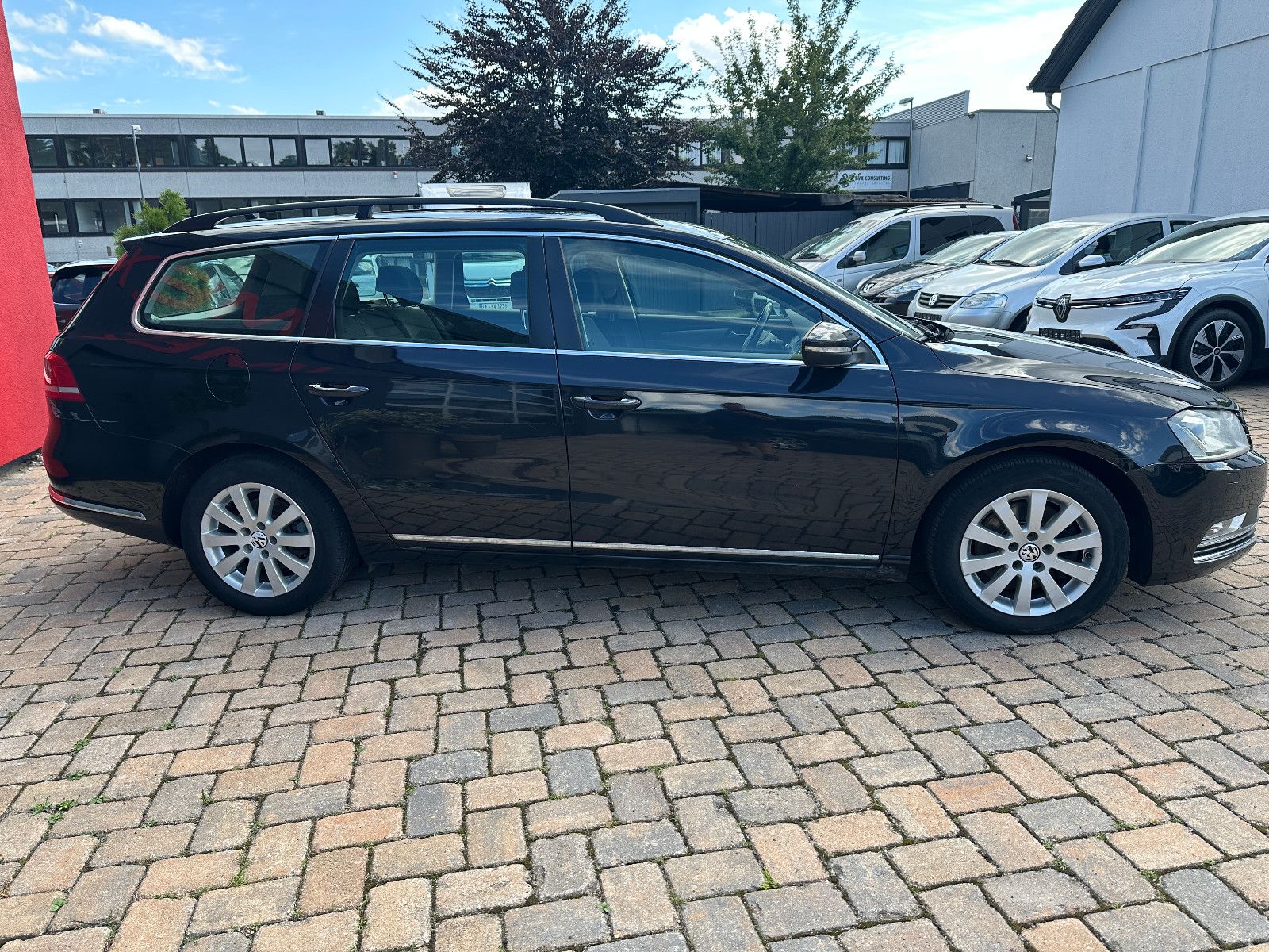 Fahrzeugabbildung Volkswagen Passat Comfortline 2.0 140 PS Navi Autom. Pano