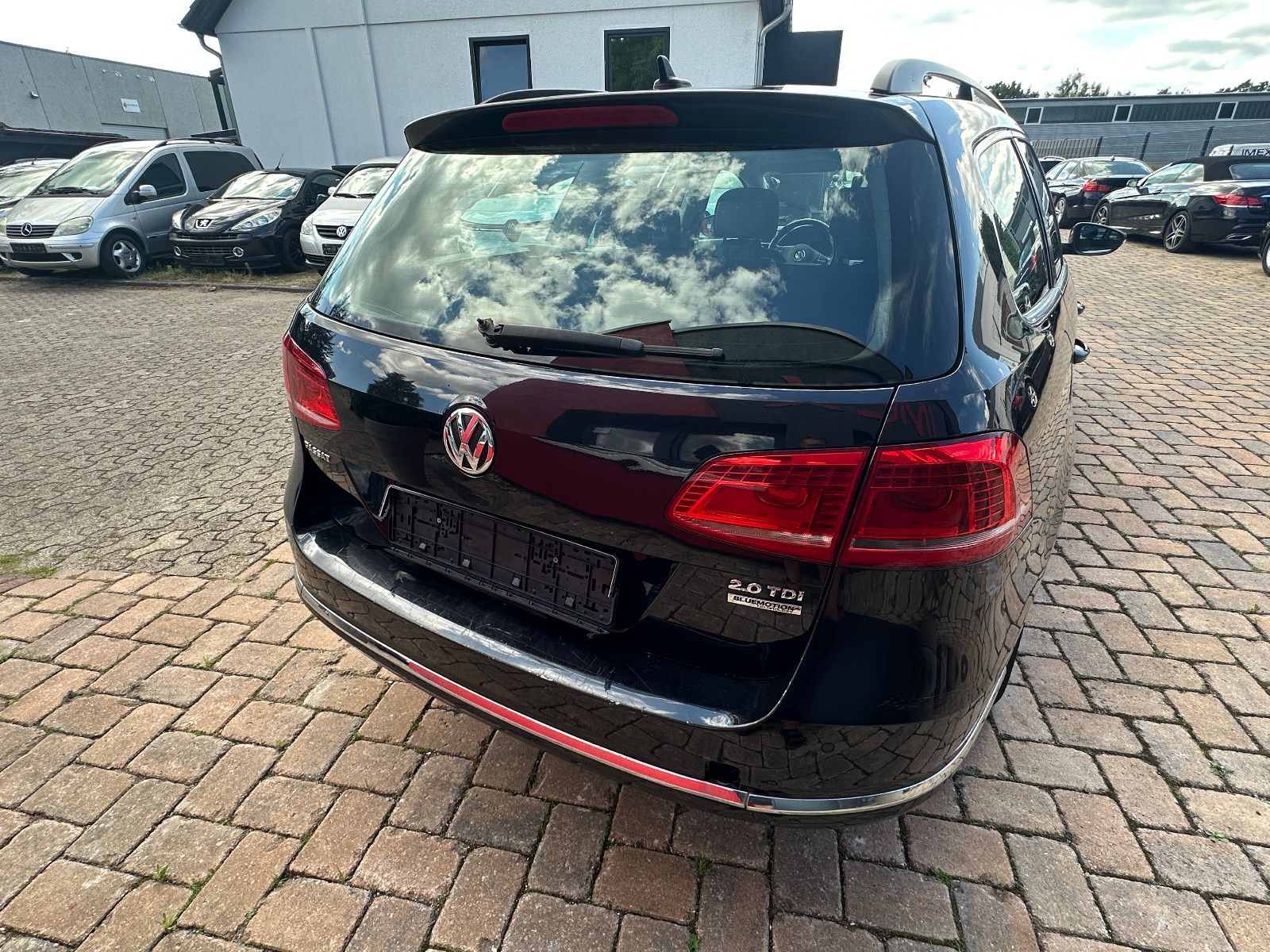 Fahrzeugabbildung Volkswagen Passat Comfortline 2.0 140 PS Navi Autom. Pano