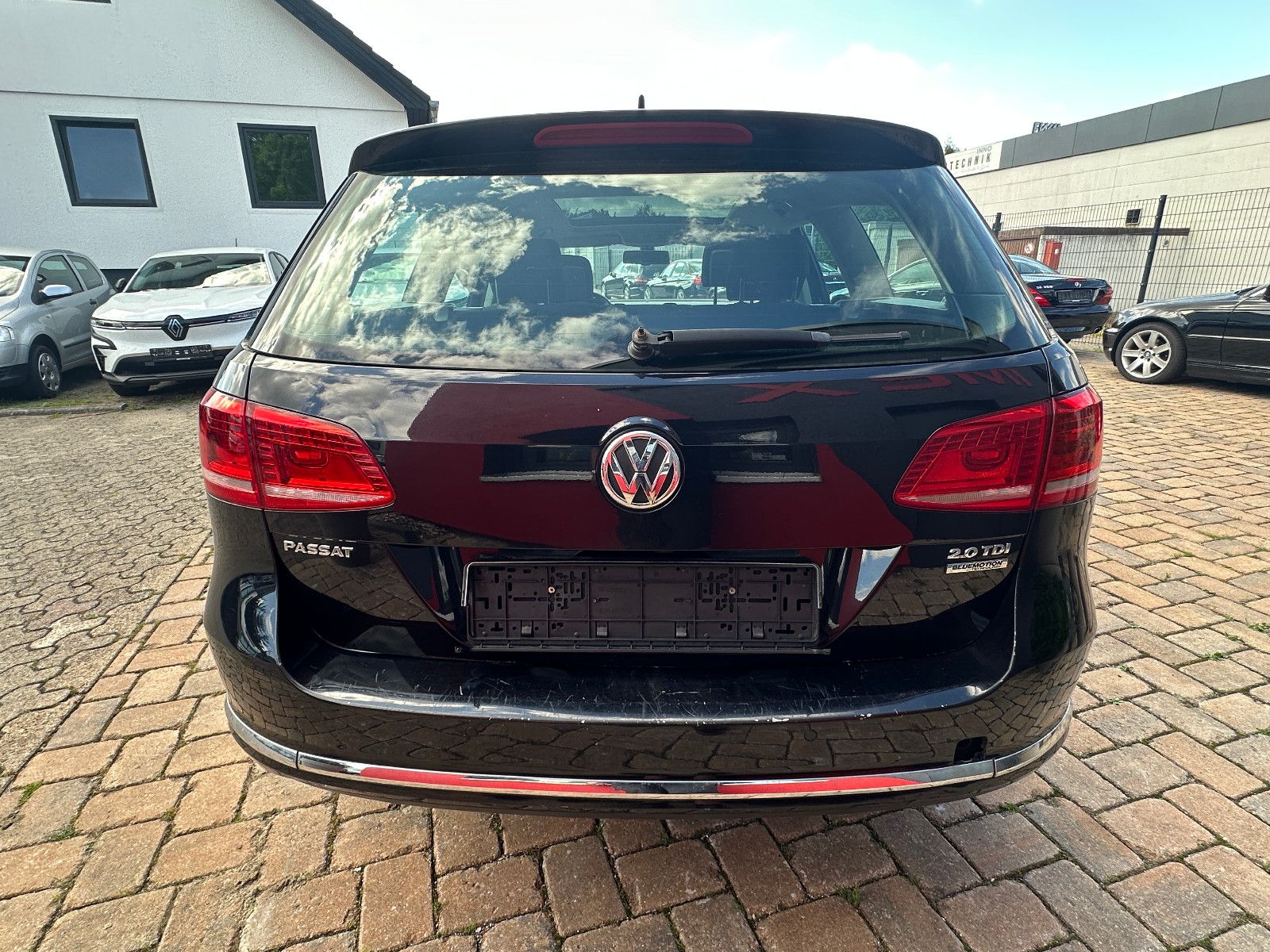 Fahrzeugabbildung Volkswagen Passat Comfortline 2.0 140 PS Navi Autom. Pano
