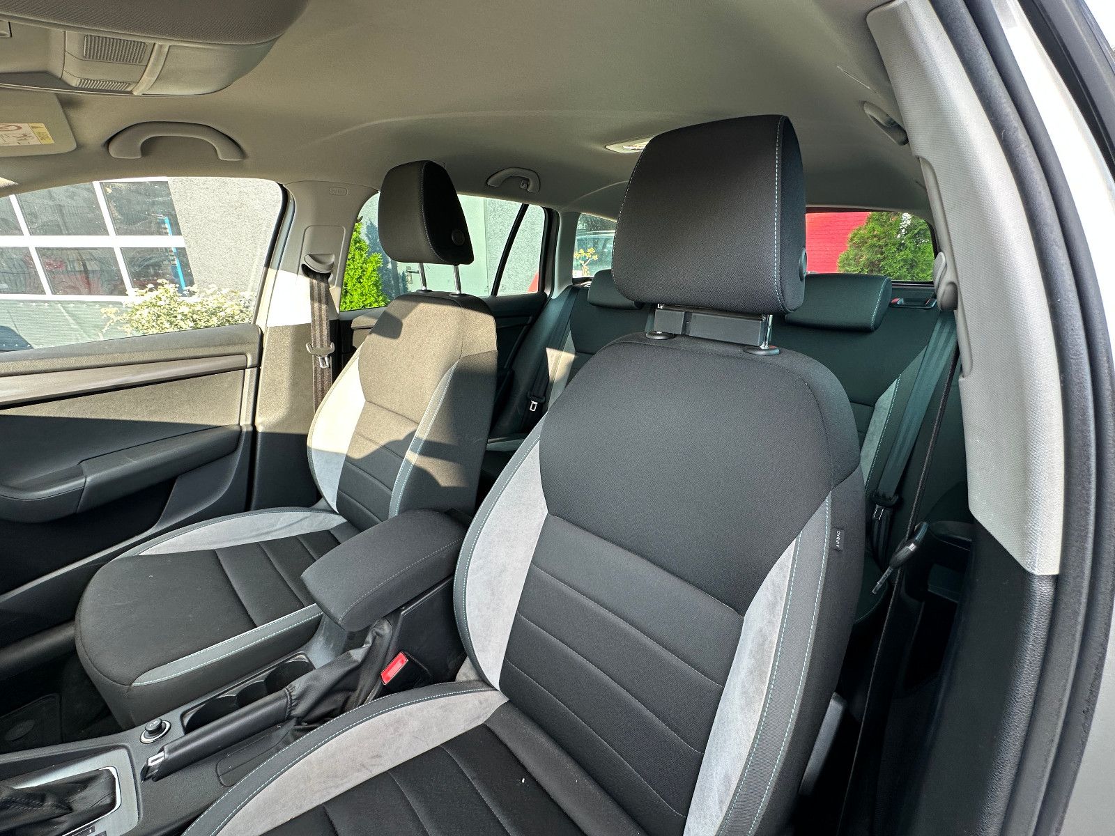 Fahrzeugabbildung Skoda Octavia Combi Joy 115 PS HU neu Navi Autom.