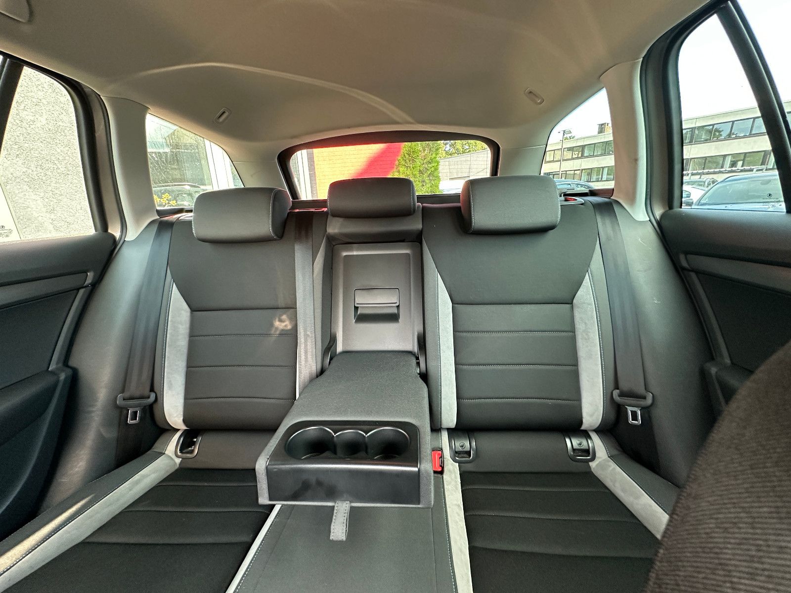 Fahrzeugabbildung Skoda Octavia Combi Joy 115 PS HU neu Navi Autom.