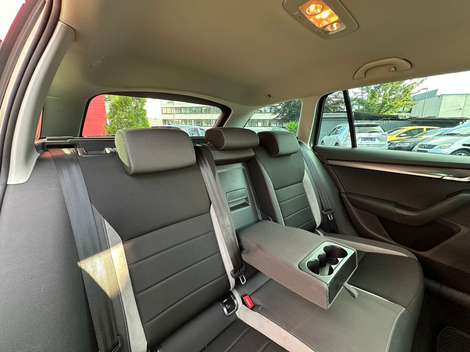 Fahrzeugabbildung Skoda Octavia Combi Joy 115 PS HU neu Navi Autom.