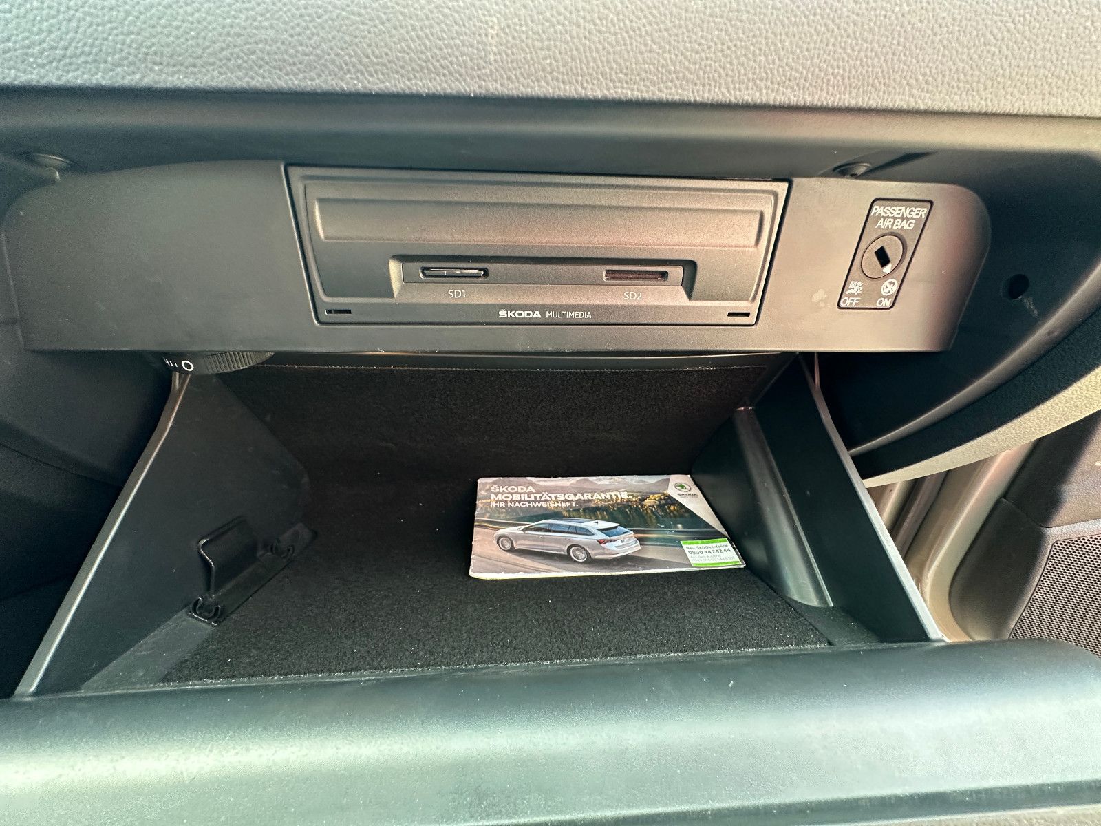 Fahrzeugabbildung Skoda Octavia Combi Joy 115 PS HU neu Navi Autom.