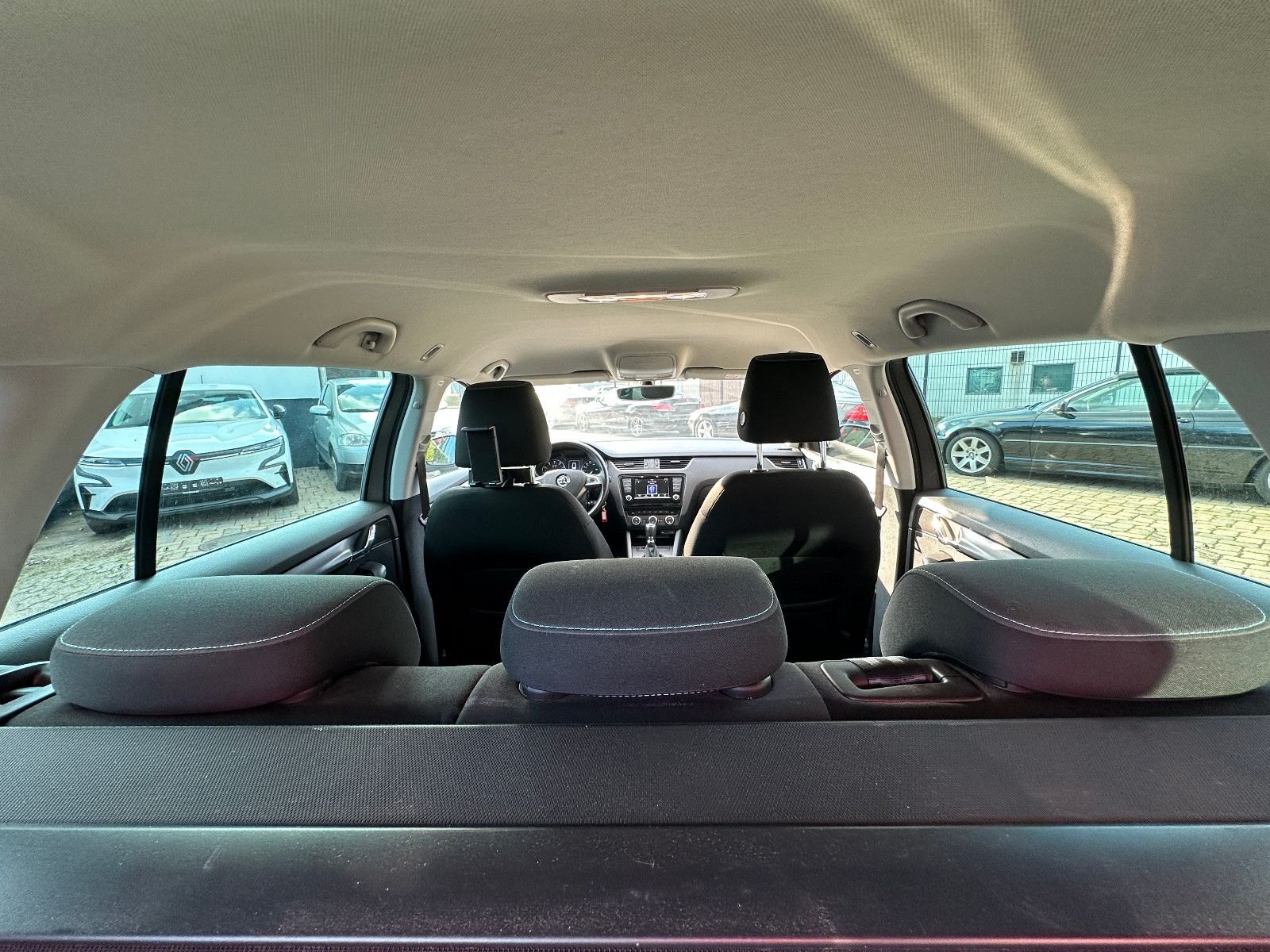 Fahrzeugabbildung Skoda Octavia Combi Joy 115 PS HU neu Navi Autom.
