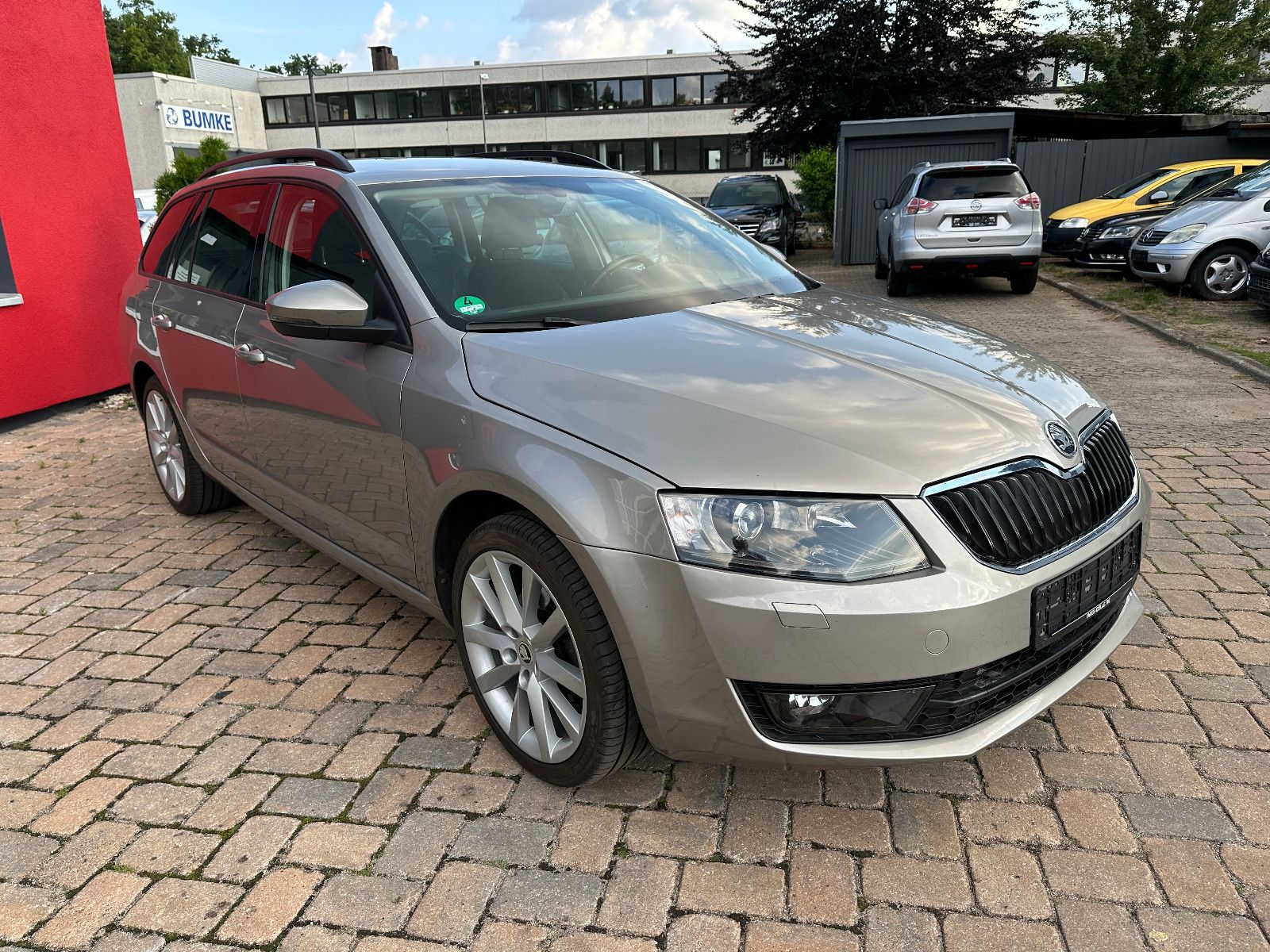 Fahrzeugabbildung Skoda Octavia Combi Joy 115 PS HU neu Navi Autom.
