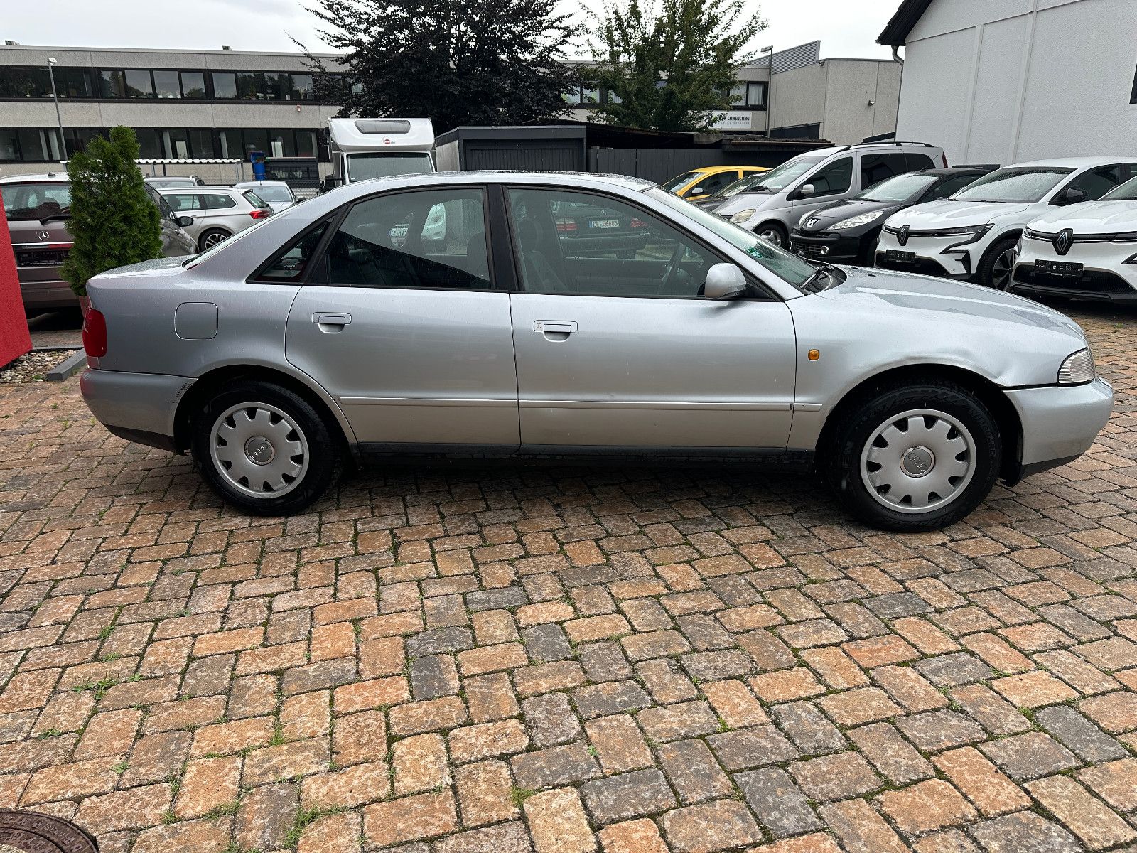 Fahrzeugabbildung Audi A4  1.8 125 PS  Autom. SD Klima