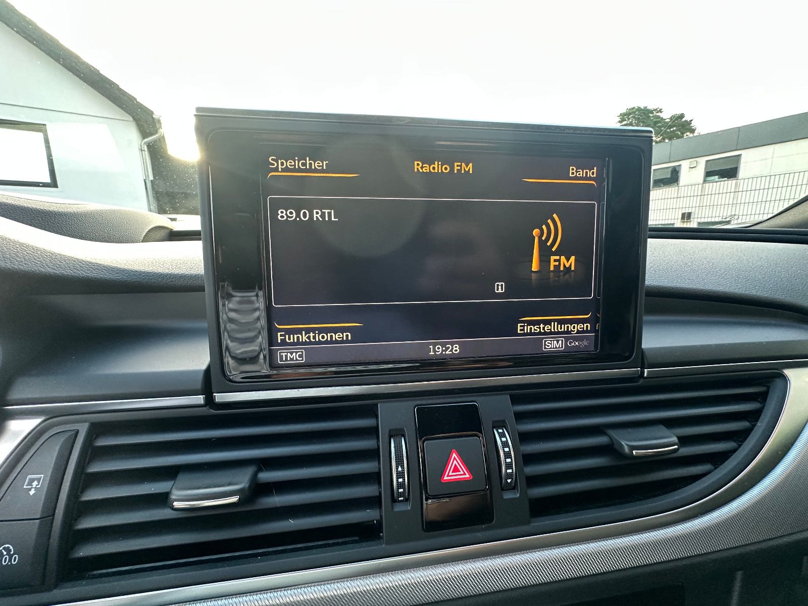 Fahrzeugabbildung Audi A6 Avant 3.0 TDI quattro 272 PS HUD LED Bose