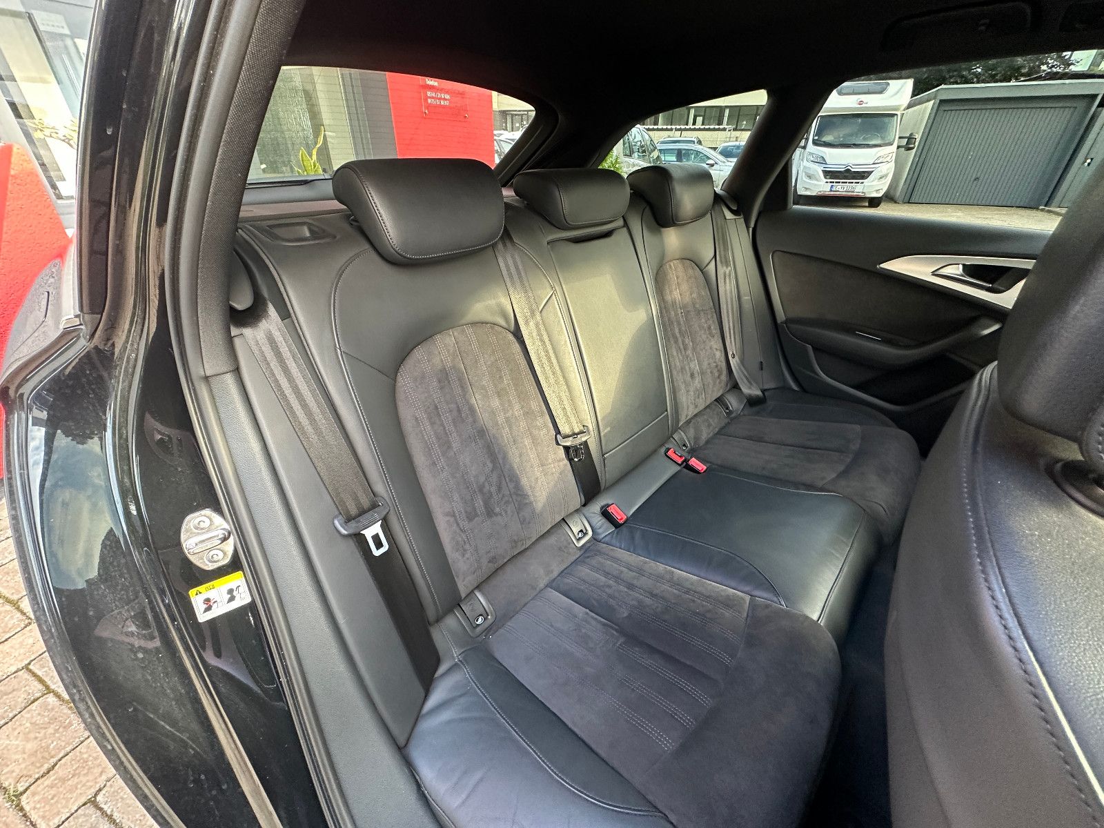 Fahrzeugabbildung Audi A6 Avant 3.0 TDI quattro 272 PS HUD LED Bose