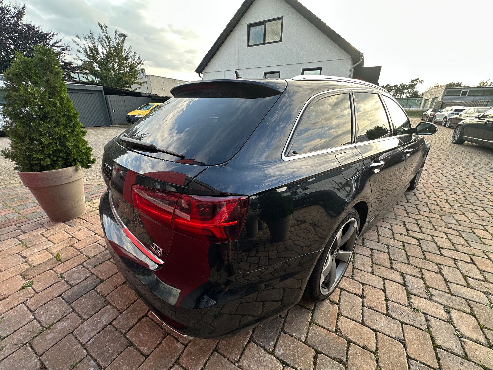 Fahrzeugabbildung Audi A6 Avant 3.0 TDI quattro 272 PS HUD LED Bose