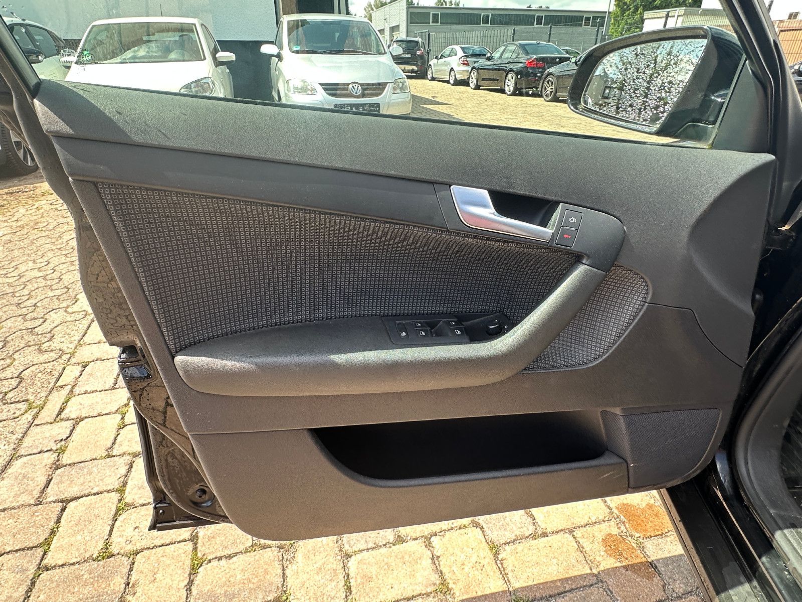 Fahrzeugabbildung Audi A3 Sportback 2.0 FSI Attraction Autom. Navi