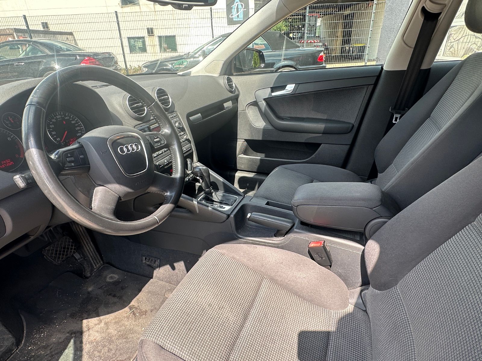 Fahrzeugabbildung Audi A3 Sportback 2.0 FSI Attraction Autom. Navi