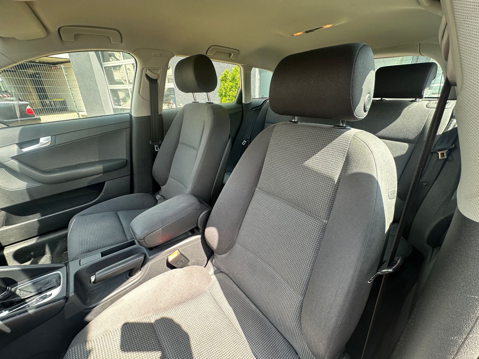 Fahrzeugabbildung Audi A3 Sportback 2.0 FSI Attraction Autom. Navi