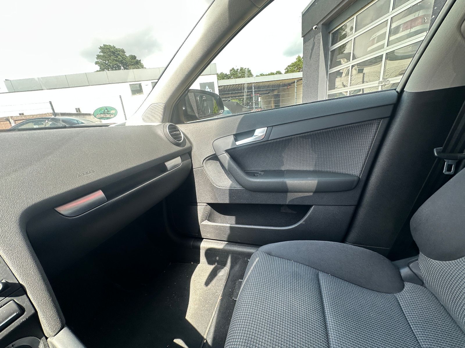 Fahrzeugabbildung Audi A3 Sportback 2.0 FSI Attraction Autom. Navi