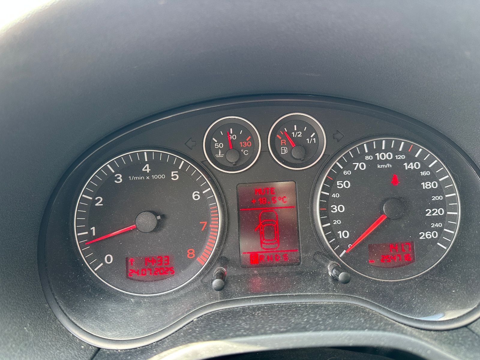 Fahrzeugabbildung Audi A3 Sportback 2.0 FSI Attraction Autom. Navi
