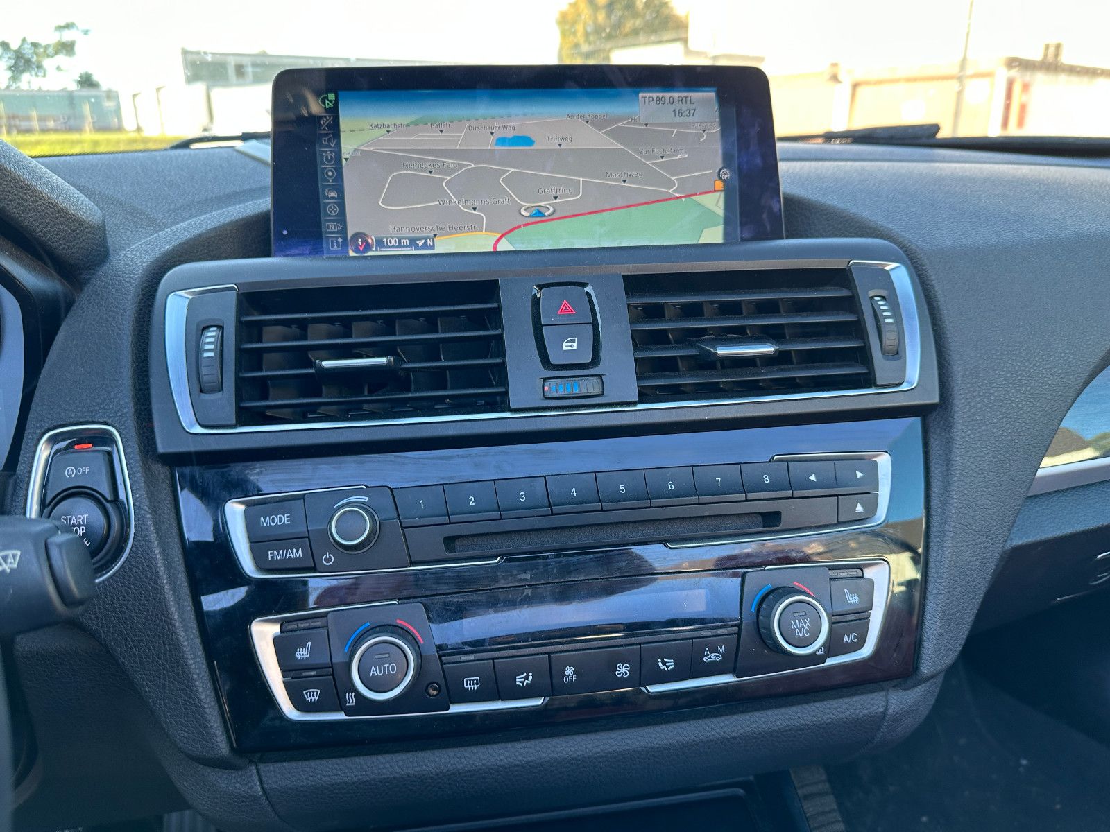 Fahrzeugabbildung BMW 2 Cabrio 228 i  M Paket  HU neu Leder Bi Xenon