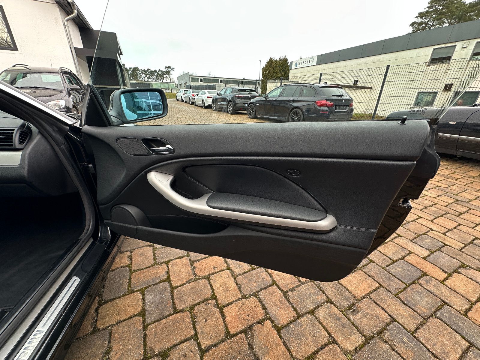 Fahrzeugabbildung BMW 320 Ci Cabrio 2.2 170 PS Tüv neu Leder Xenon SH