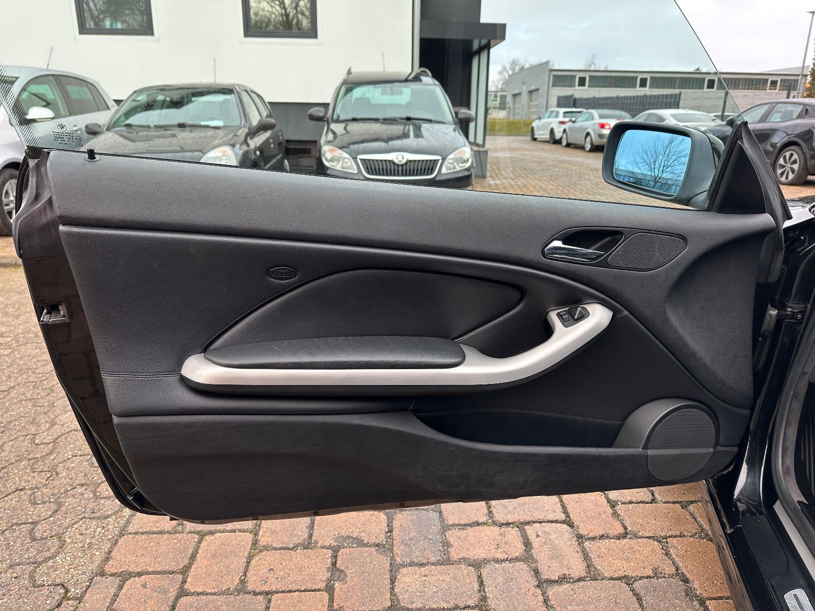 Fahrzeugabbildung BMW 320 Ci Cabrio 2.2 170 PS Tüv neu Leder Xenon SH