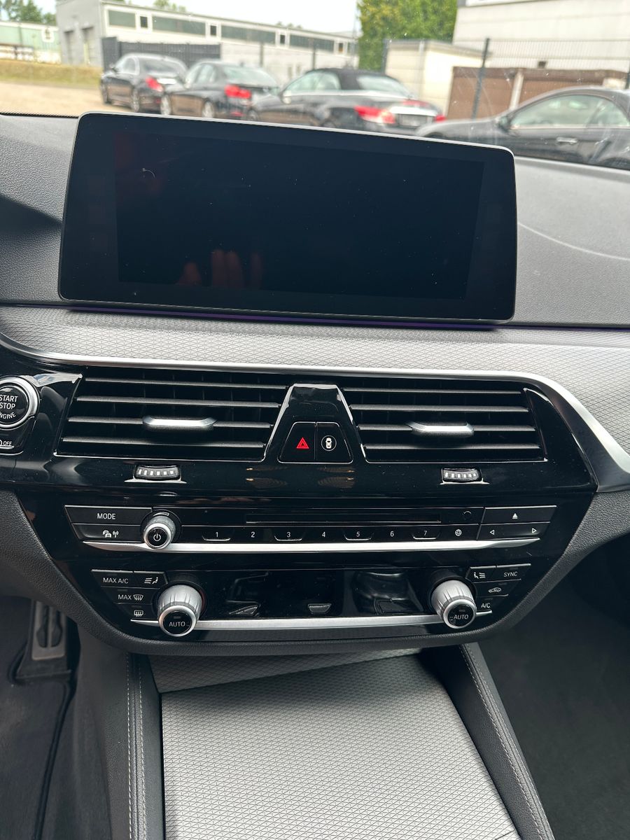 Fahrzeugabbildung BMW 530 d Touring M Sport Pano HUD AHK LED Voll!!!!