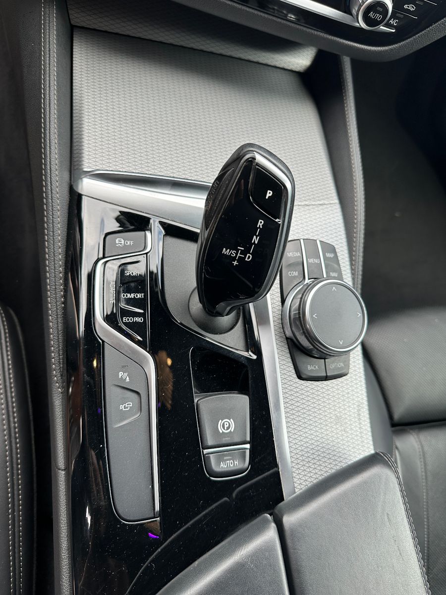 Fahrzeugabbildung BMW 530 d Touring M Sport Pano HUD AHK LED Voll!!!!