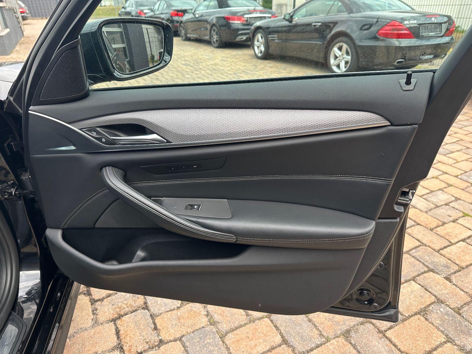 Fahrzeugabbildung BMW 530 d Touring M Sport Pano HUD AHK LED Voll!!!!