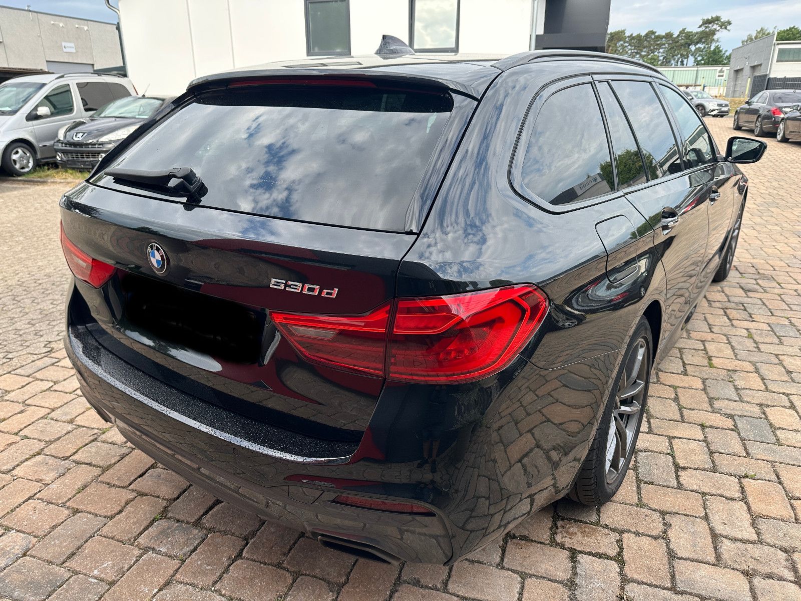 Fahrzeugabbildung BMW 530 d Touring M Sport Pano HUD AHK LED Voll!!!!
