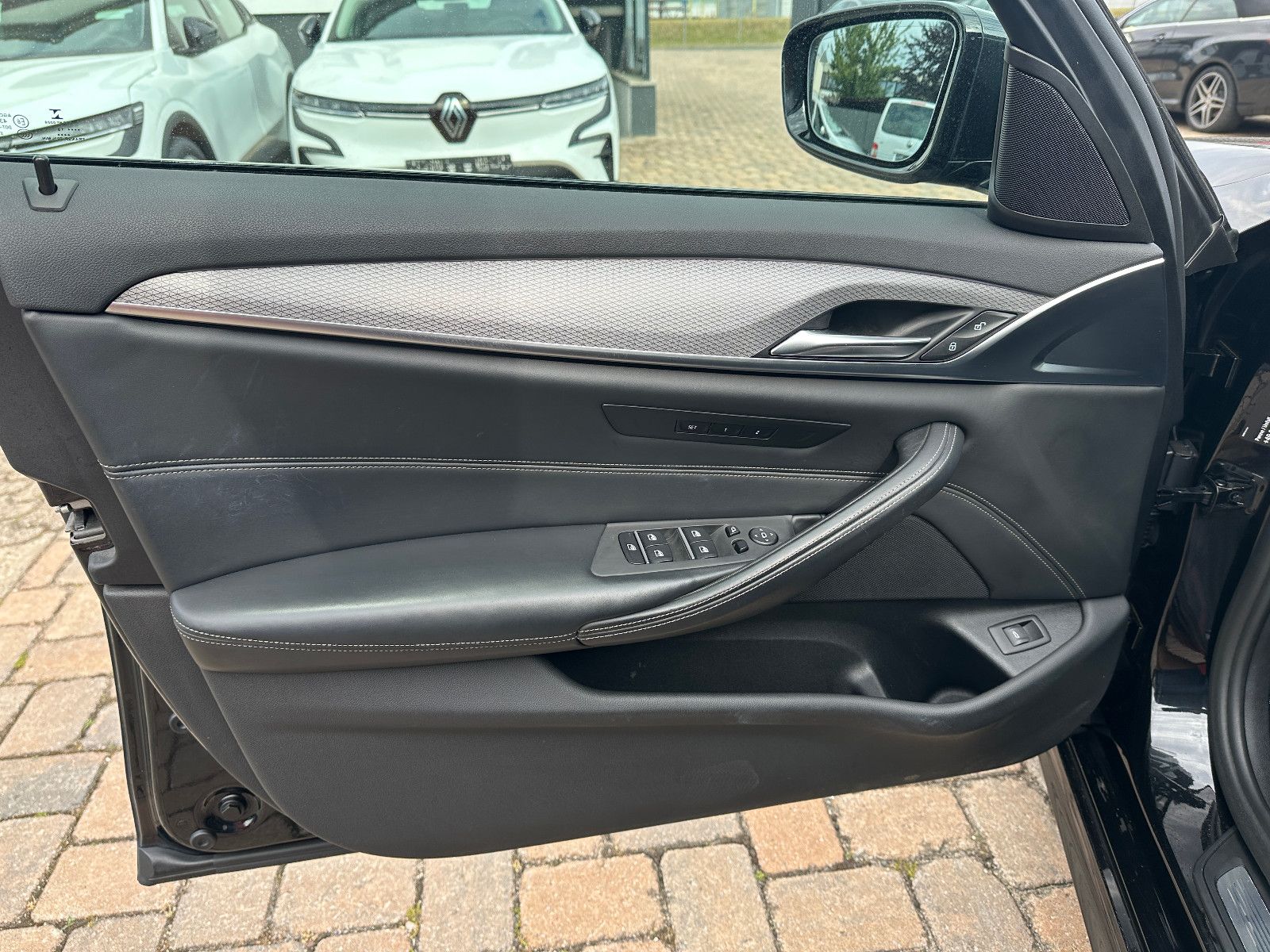 Fahrzeugabbildung BMW 530 d Touring M Sport Pano HUD AHK LED Voll!!!!