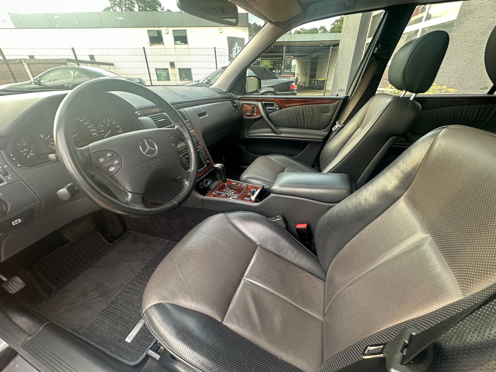 Fahrzeugabbildung Mercedes-Benz E 430 T AVANTGARDE 1.Hand Voll STH Tüv neu