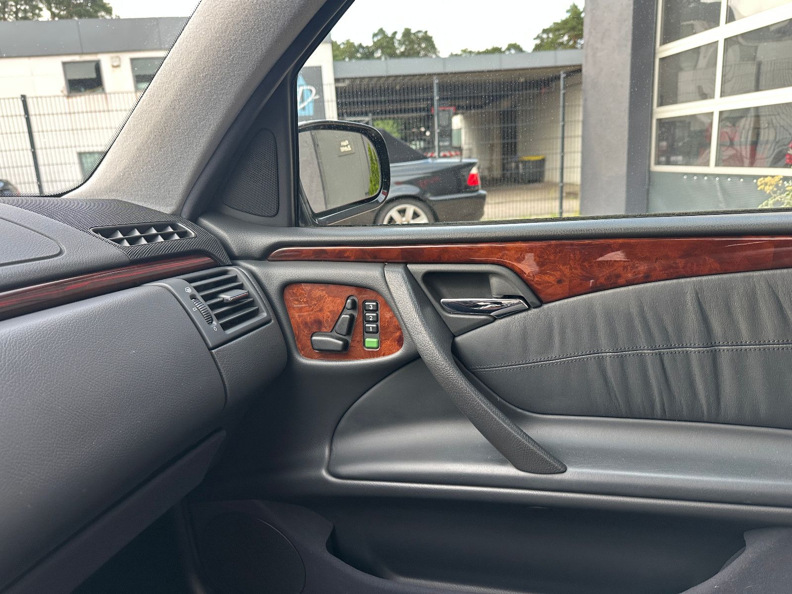 Fahrzeugabbildung Mercedes-Benz E 430 T AVANTGARDE 1.Hand Voll STH Tüv neu