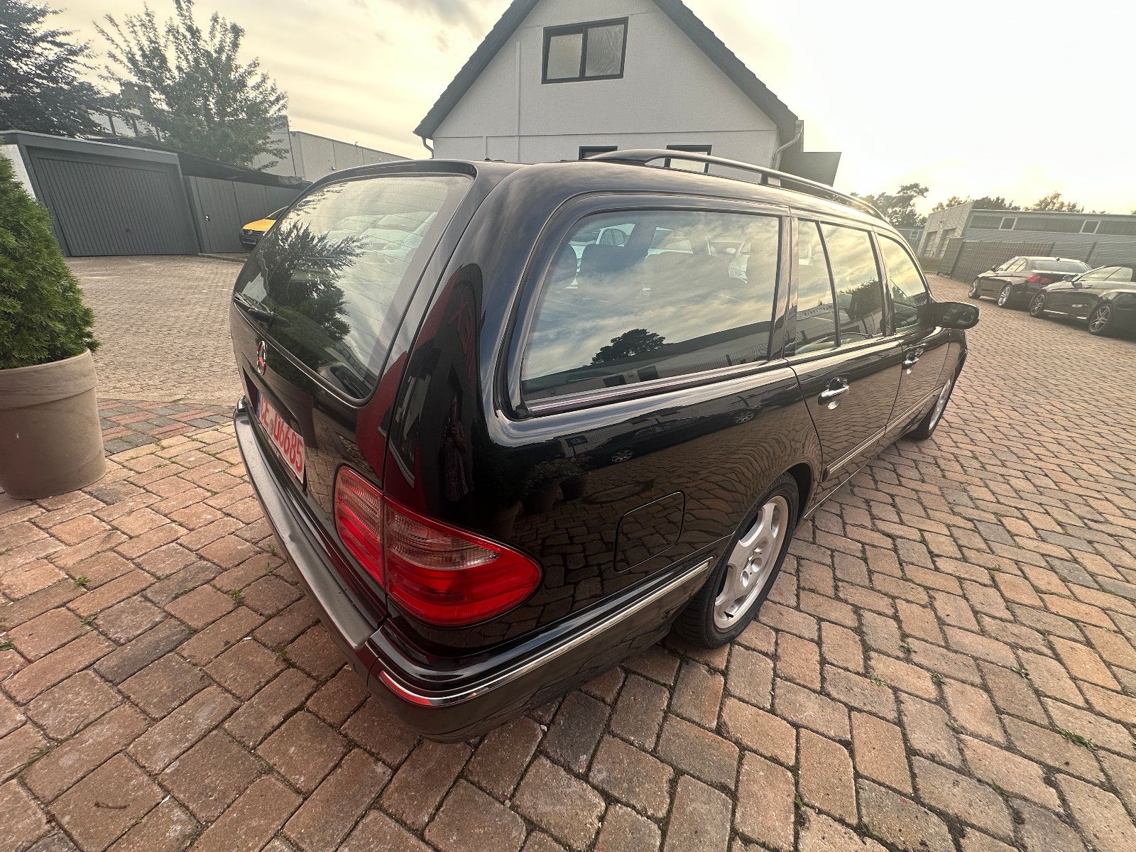Fahrzeugabbildung Mercedes-Benz E 430 T AVANTGARDE 1.Hand Voll STH Tüv neu