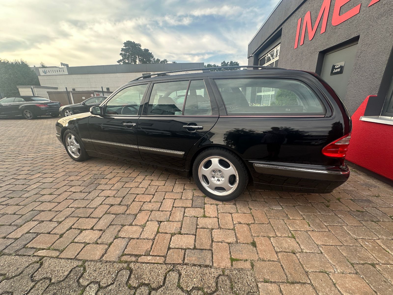 Fahrzeugabbildung Mercedes-Benz E 430 T AVANTGARDE 1.Hand Voll STH Tüv neu