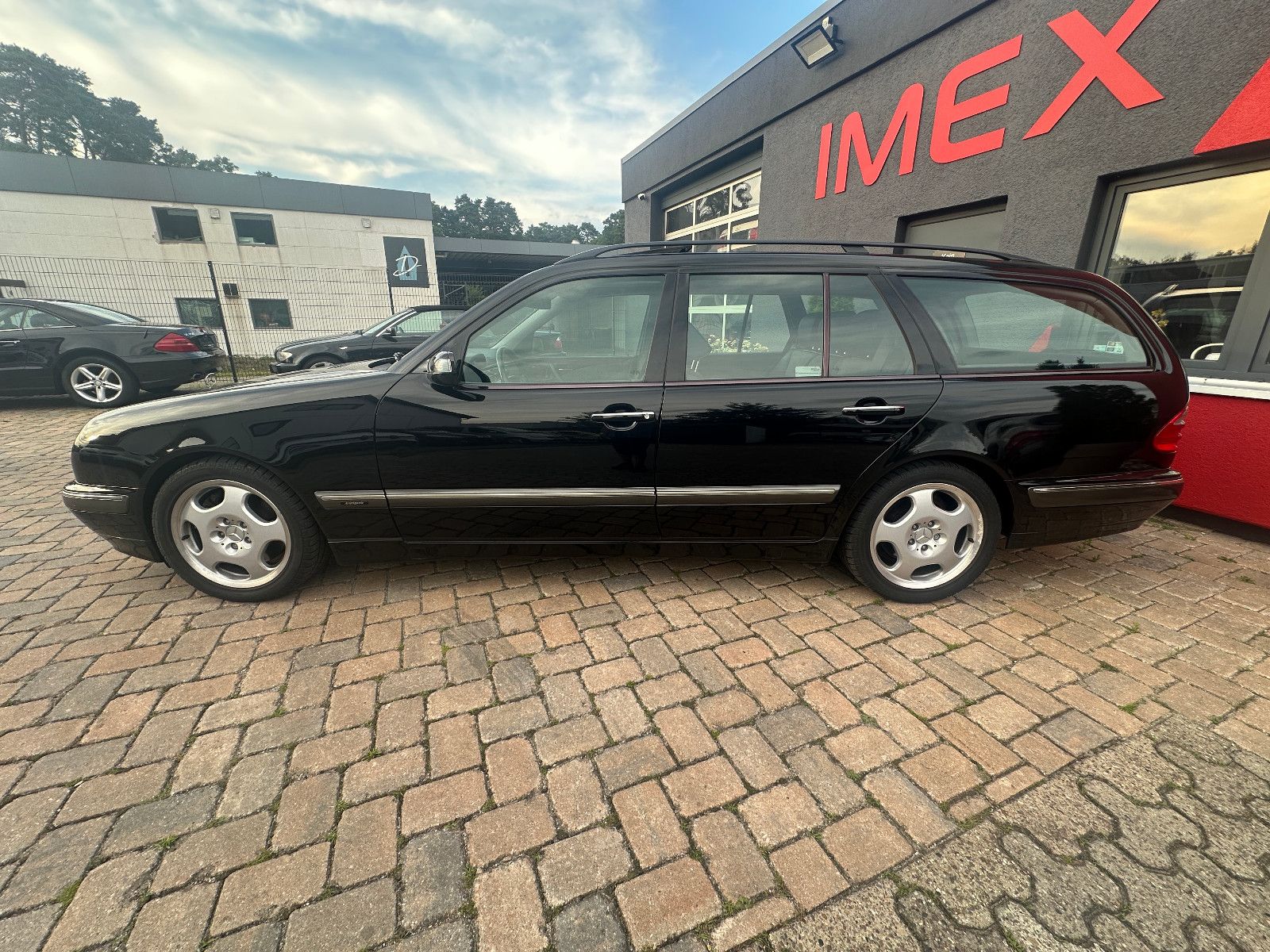 Fahrzeugabbildung Mercedes-Benz E 430 T AVANTGARDE 1.Hand Voll STH Tüv neu