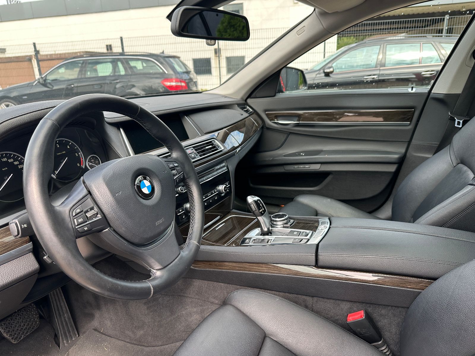 Fahrzeugabbildung BMW 730d 3.0 258 PS HU neu SD Leder Sport SD