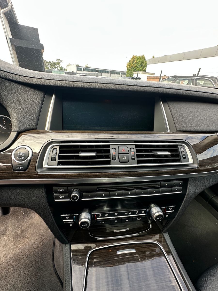Fahrzeugabbildung BMW 730d 3.0 258 PS HU neu SD Leder Sport SD