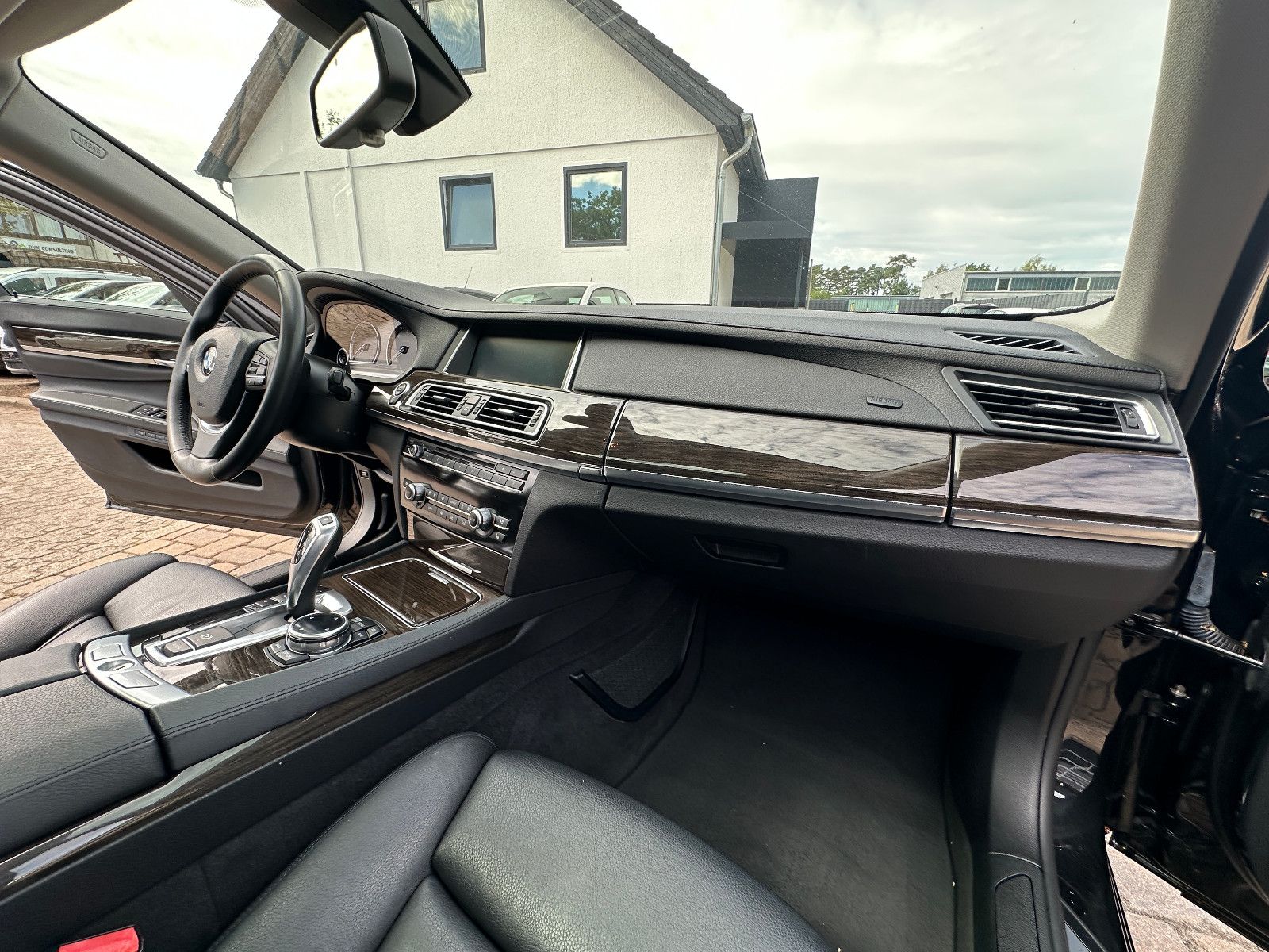 Fahrzeugabbildung BMW 730d 3.0 258 PS HU neu SD Leder Sport SD