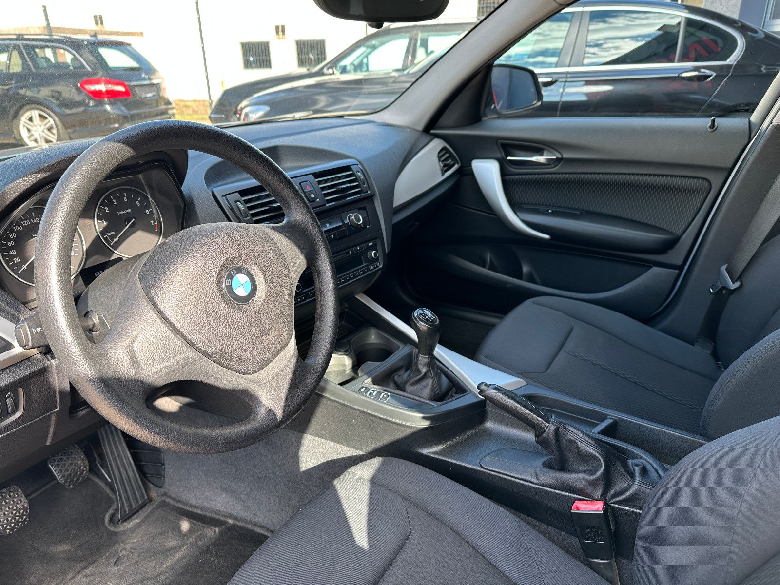 Fahrzeugabbildung BMW 118 Lim. 5-trg. HU neu Klima SH Alu