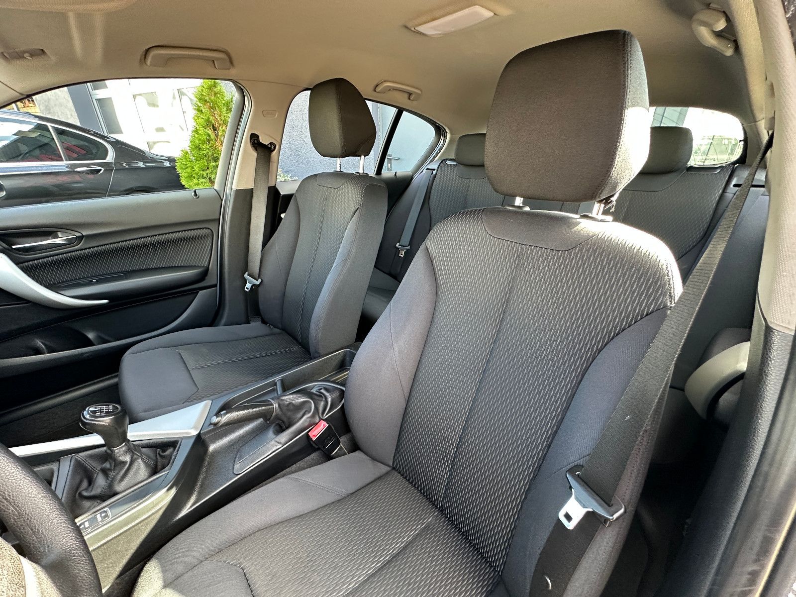 Fahrzeugabbildung BMW 118 Lim. 5-trg. HU neu Klima SH Alu