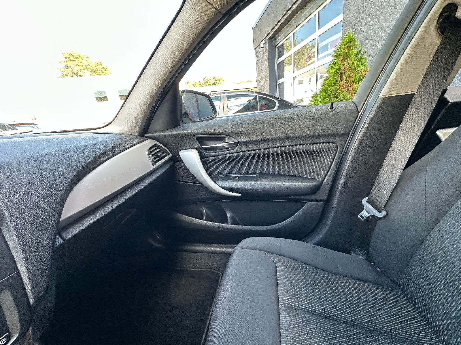 Fahrzeugabbildung BMW 118 Lim. 5-trg. HU neu Klima SH Alu