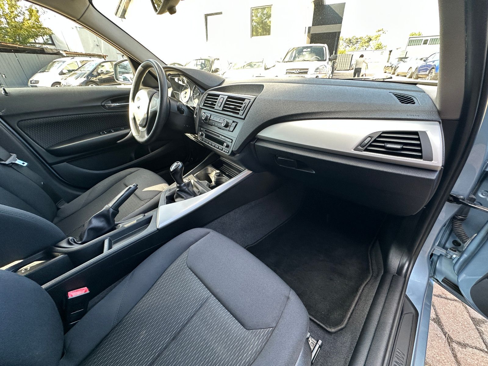 Fahrzeugabbildung BMW 118 Lim. 5-trg. HU neu Klima SH Alu