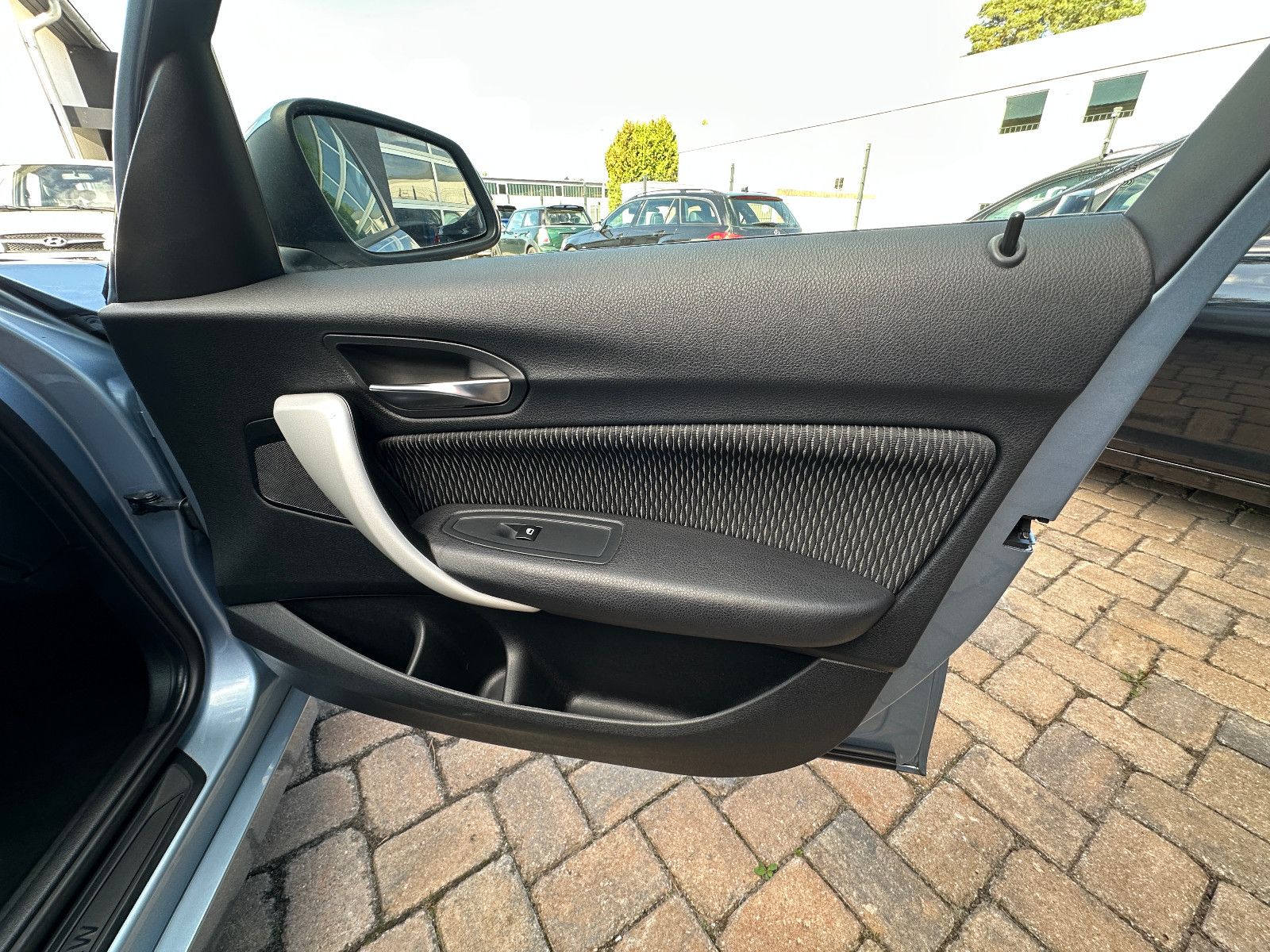 Fahrzeugabbildung BMW 118 Lim. 5-trg. HU neu Klima SH Alu