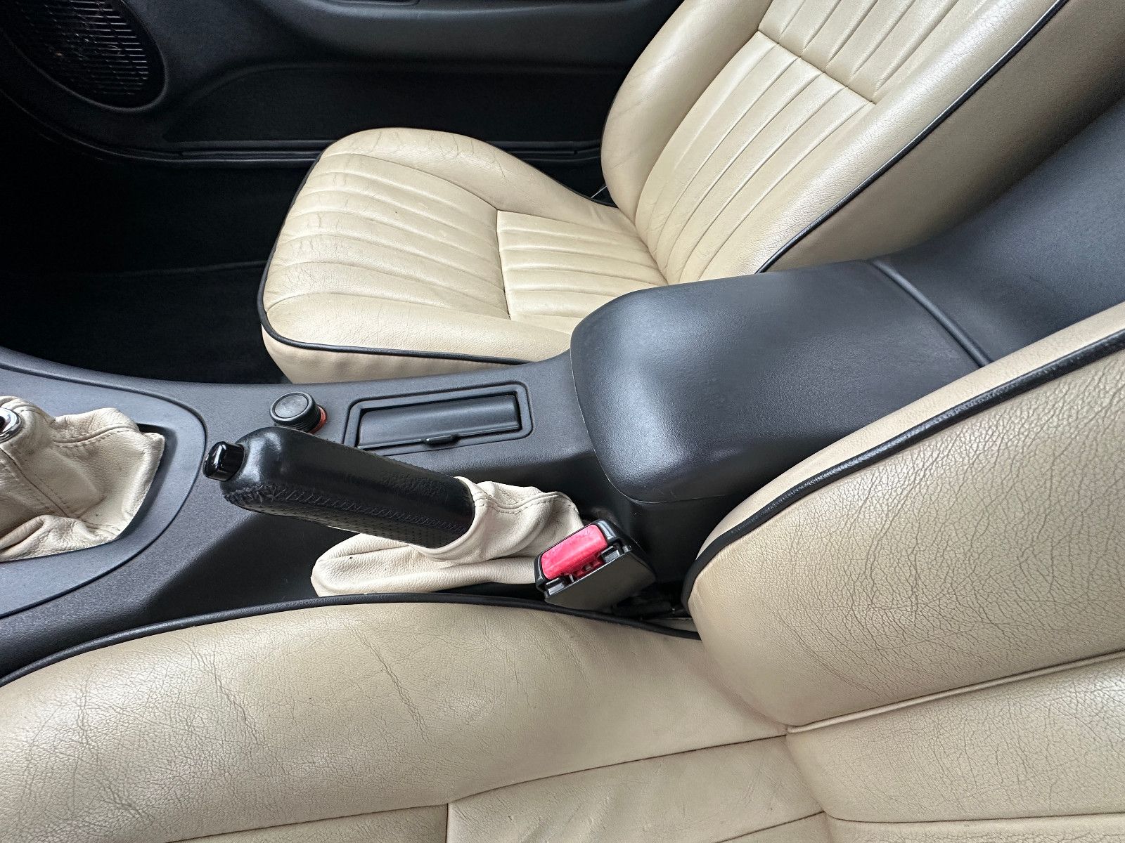 Fahrzeugabbildung MG MGF 1.8i 88 kW HU 6/27 Leder Alu