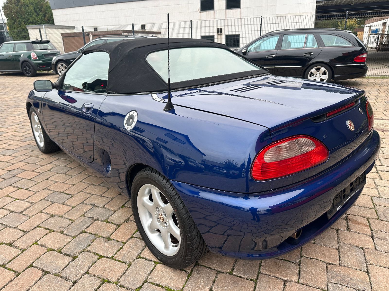 Fahrzeugabbildung MG MGF 1.8i 88 kW HU 6/27 Leder Alu