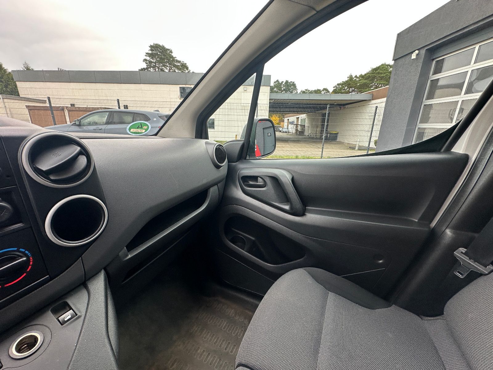 Fahrzeugabbildung Citroën Berlingo Kasten Business L1 1.6 98 PS Hu neu