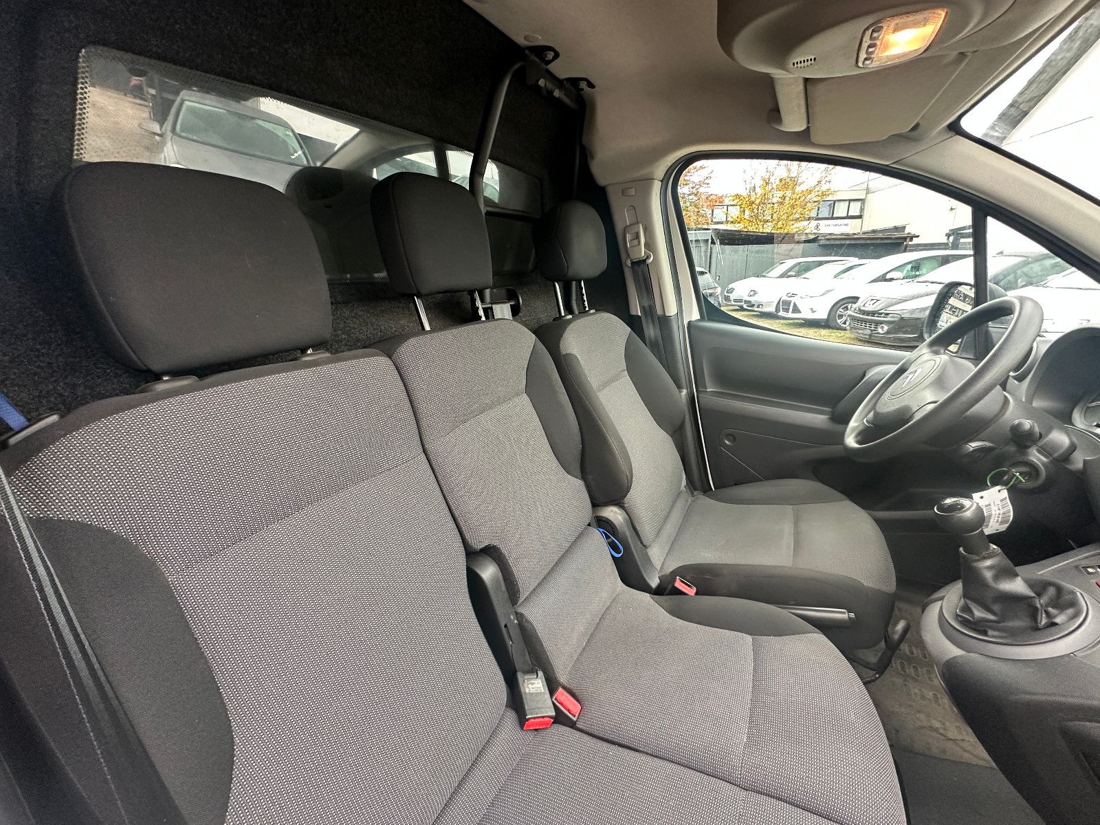 Fahrzeugabbildung Citroën Berlingo Kasten Business L1 1.6 98 PS Hu neu