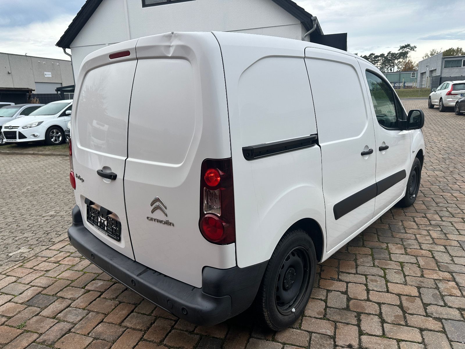 Fahrzeugabbildung Citroën Berlingo Kasten Business L1 1.6 98 PS Hu neu