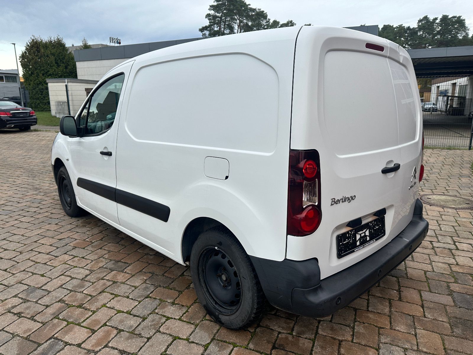 Fahrzeugabbildung Citroën Berlingo Kasten Business L1 1.6 98 PS Hu neu