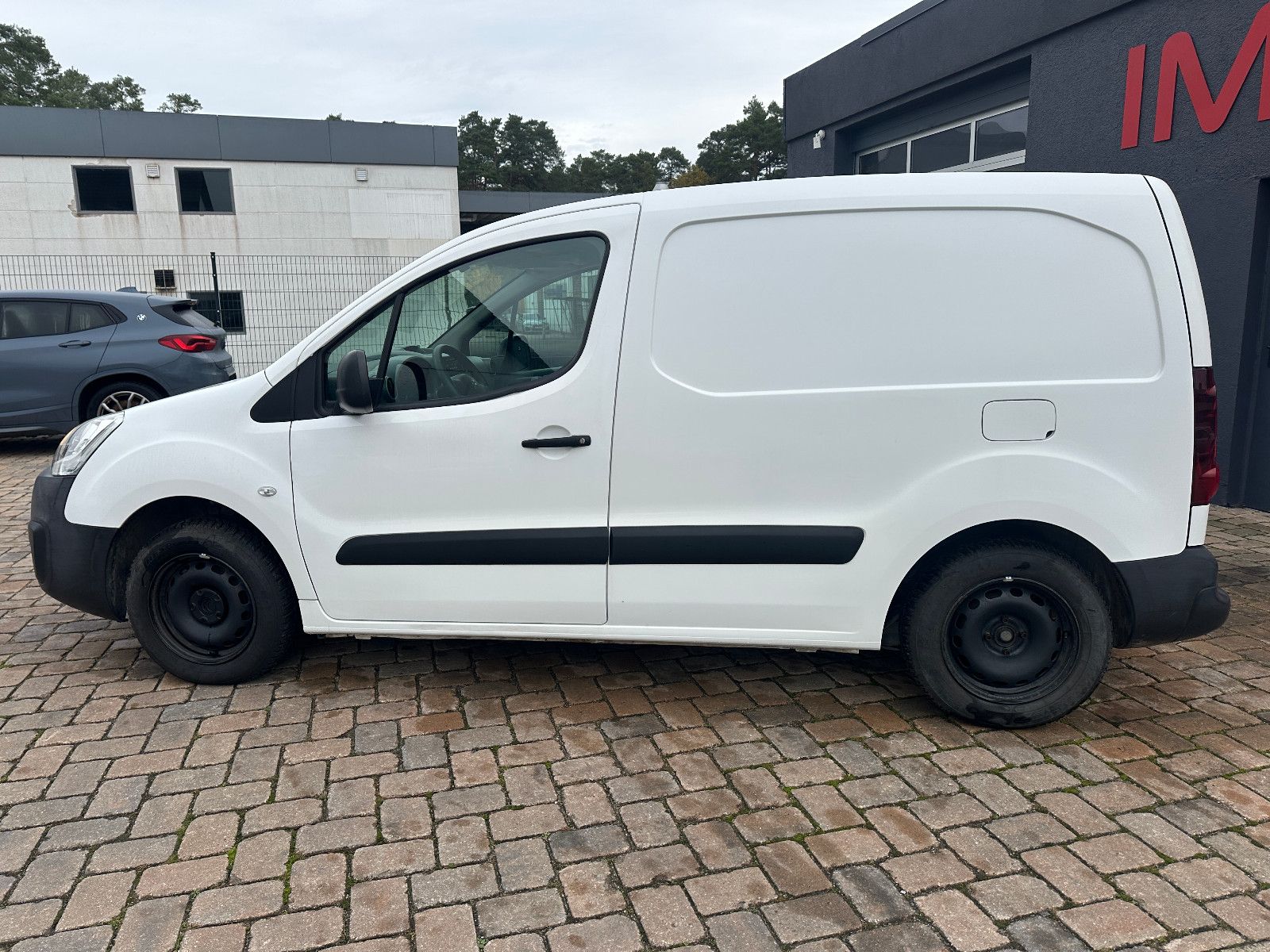 Fahrzeugabbildung Citroën Berlingo Kasten Business L1 1.6 98 PS Hu neu